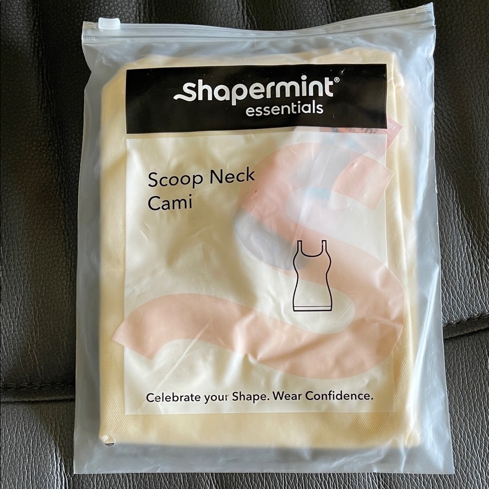 Shapermint Essentials Scoop Neck Cami - Cream